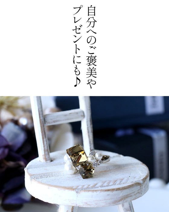 大人の日常に、心ときめく輝きを。クリスタル&パール リング