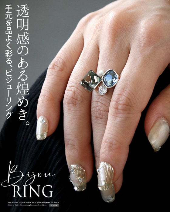 透明感のある煌めき。手元を品よく彩る、ビジューリング