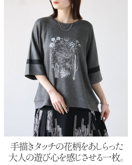 カジュアルにもきれいめにも振れる、大人のためのデザイントップス