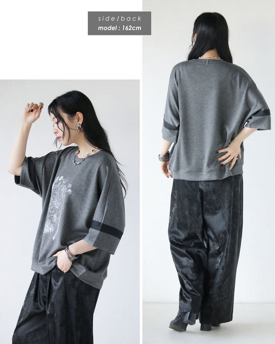 カジュアルにもきれいめにも振れる、大人のためのデザイントップス