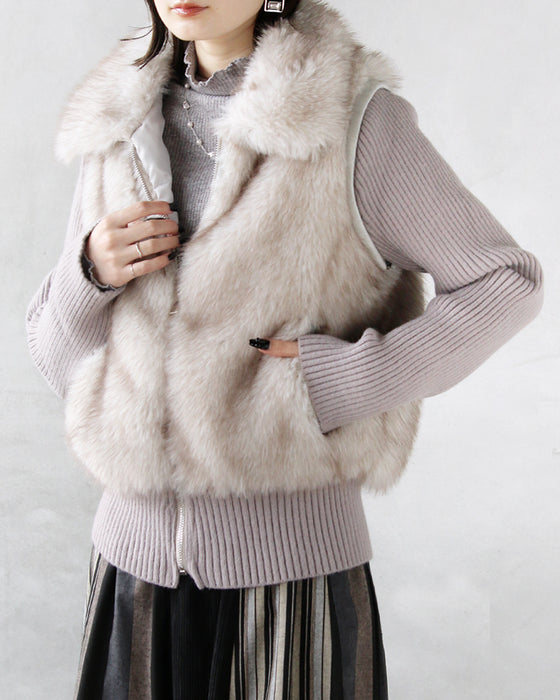 品のある華やぎを。ブルゾンにもベストにも。 気楽に袖が外せる2wayファーニットアウター