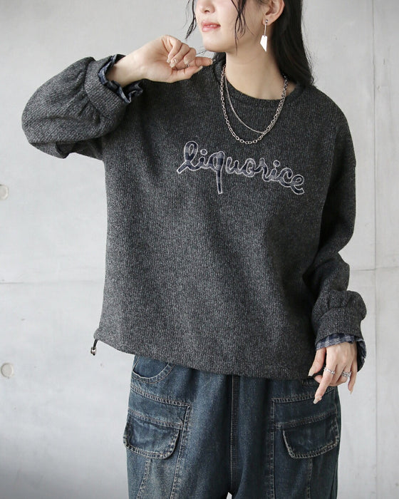 さりげないチェック柄で魅せる 異素材ロゴトップス。