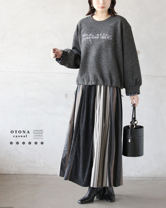 さりげないチェック柄で魅せる 異素材ロゴトップス。