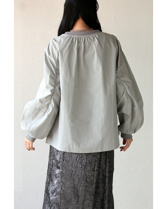 いつものコーデに差がつくドロストで表情を変えられる主役トップス