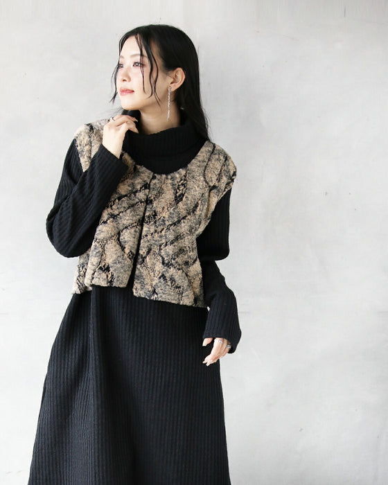 1枚で映える。品ある大人のニュアンスファー 異素材ドッキングワンピ