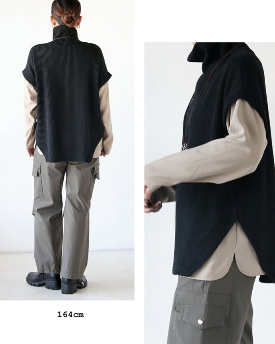 計算された切替が美しい、異素材ハイネックトップス