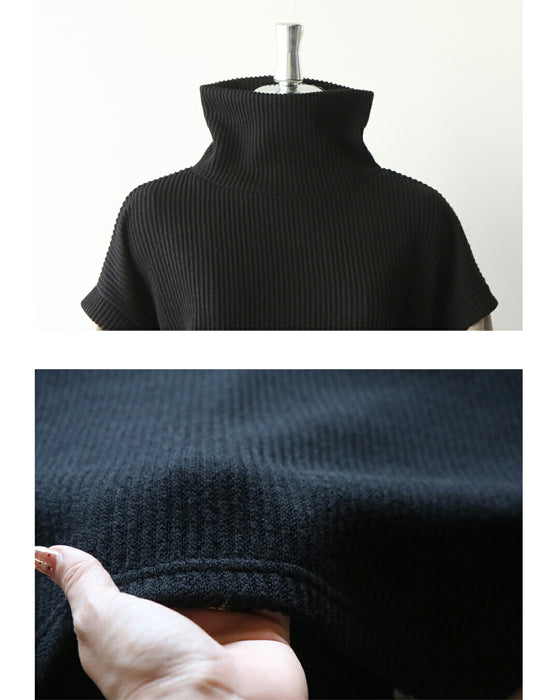 計算された切替が美しい、異素材ハイネックトップス