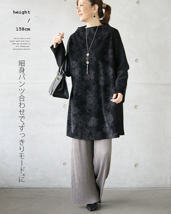 上品さと抜け感を叶える 花柄チュニックトップス