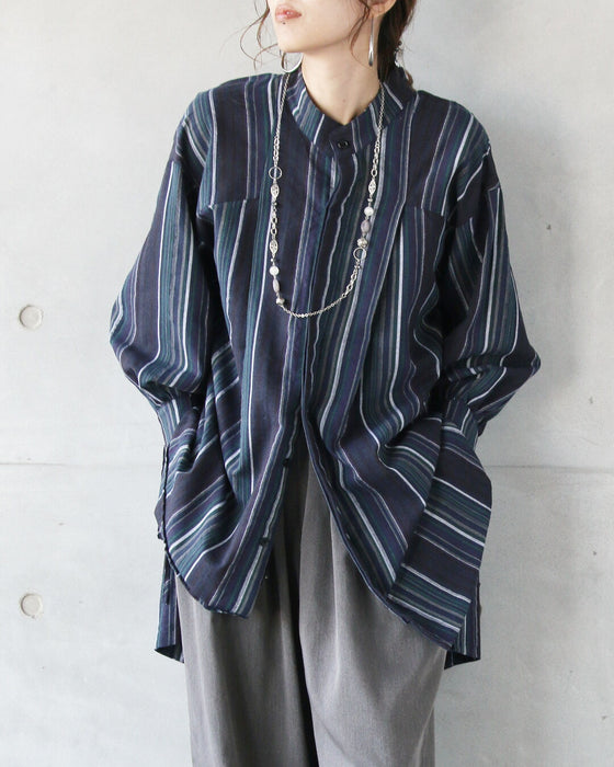 表情あるミックスカラーの線で魅せる、大人シャツ