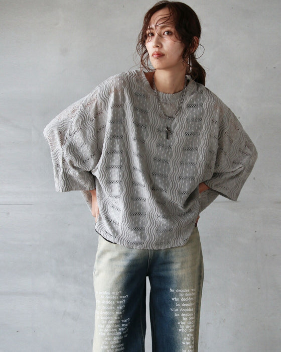ディテールで差がつく、ジャカードドルマントップス