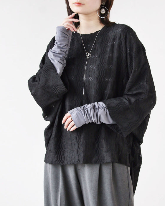 ディテールで差がつく、ジャカードドルマントップス