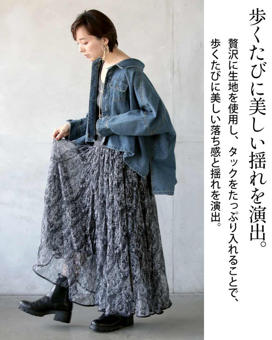 揺れるたび、品と余韻を纏う。ペイズリーシアースカート
