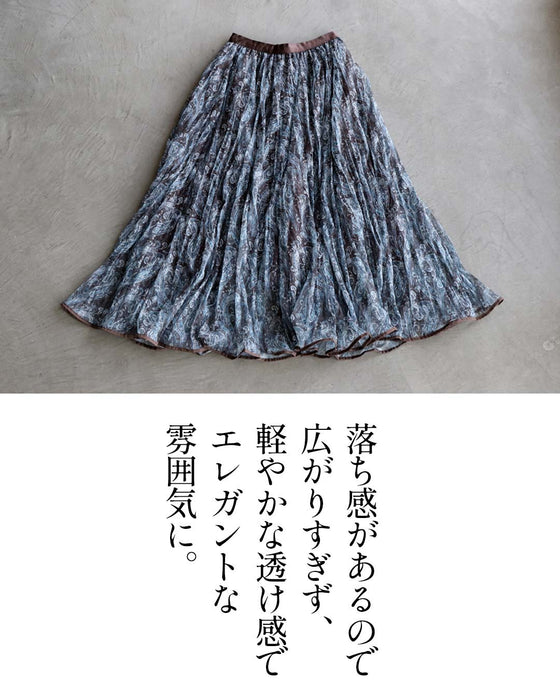 揺れるたび、品と余韻を纏う。ペイズリーシアースカート