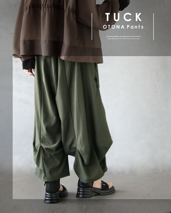 楽なのに洗練。立体タックパンツ