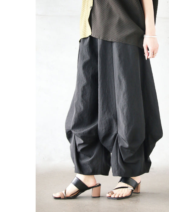 楽なのに洗練。立体タックパンツ