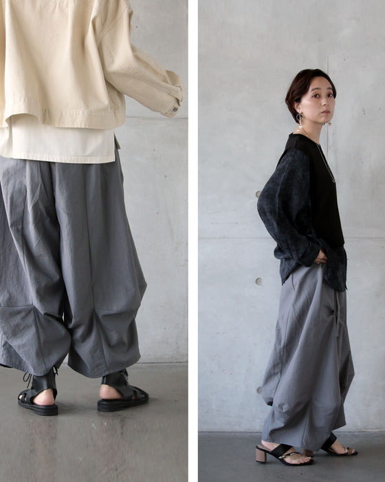 楽なのに洗練。立体タックパンツ