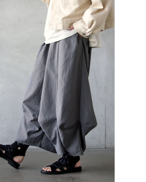 楽なのに洗練。立体タックパンツ