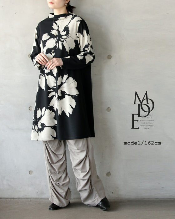 花柄でありながらカッコよく着られるモードな花柄チュニックトップス