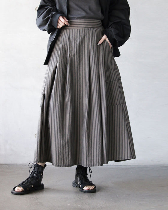 縦リズムが美しい 洗練ストライプスカート
