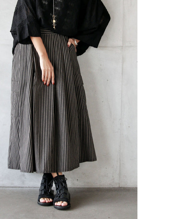 縦リズムが美しい 洗練ストライプスカート