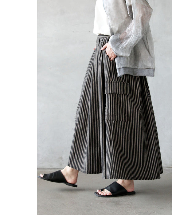 縦リズムが美しい 洗練ストライプスカート