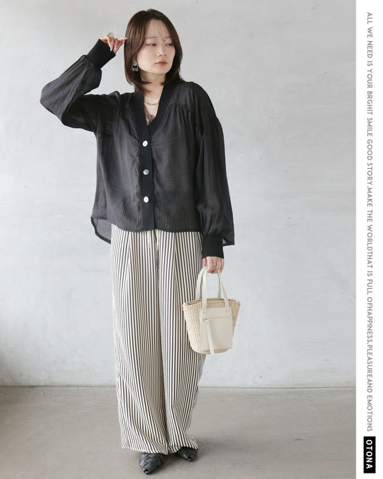 上品に光を透かす、洗練シアーアウター