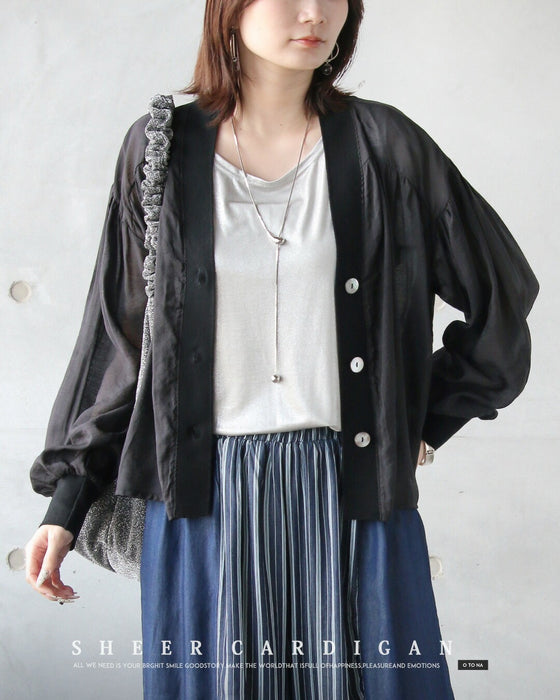 上品に光を透かす、洗練シアーアウター