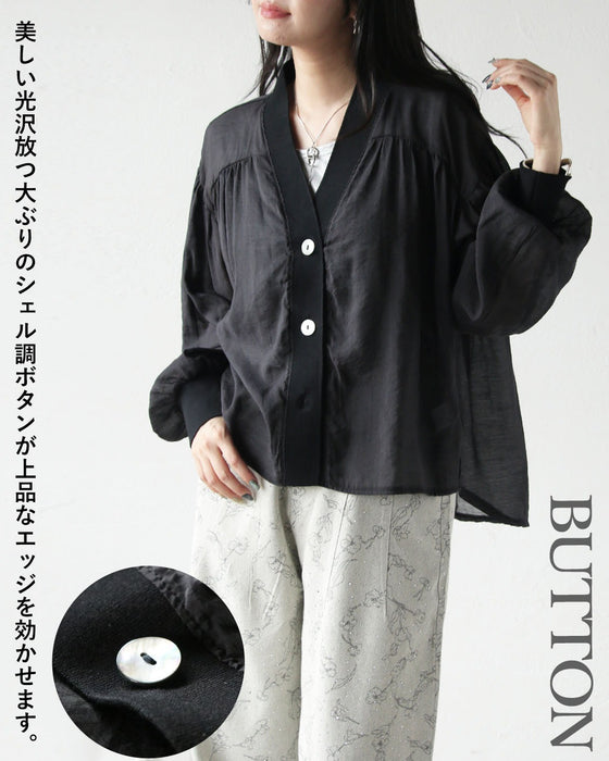 上品に光を透かす、洗練シアーアウター