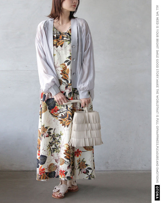 上品に光を透かす、洗練シアーアウター