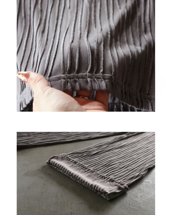 光を纏い、表情を変える。大人の洗練ラメプリーツパンツ