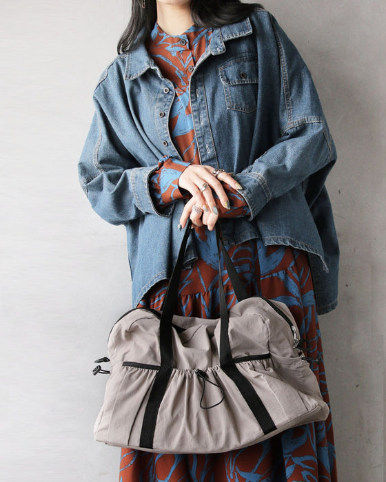 軽やかに持てる、お出掛けの相棒 ナイロンドロストボストンバッグ