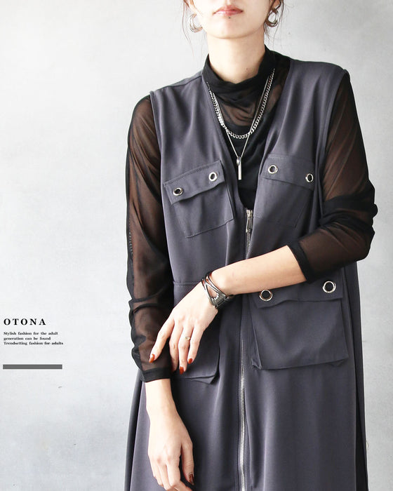 メタルボタンが映える モードなロング丈ベスト