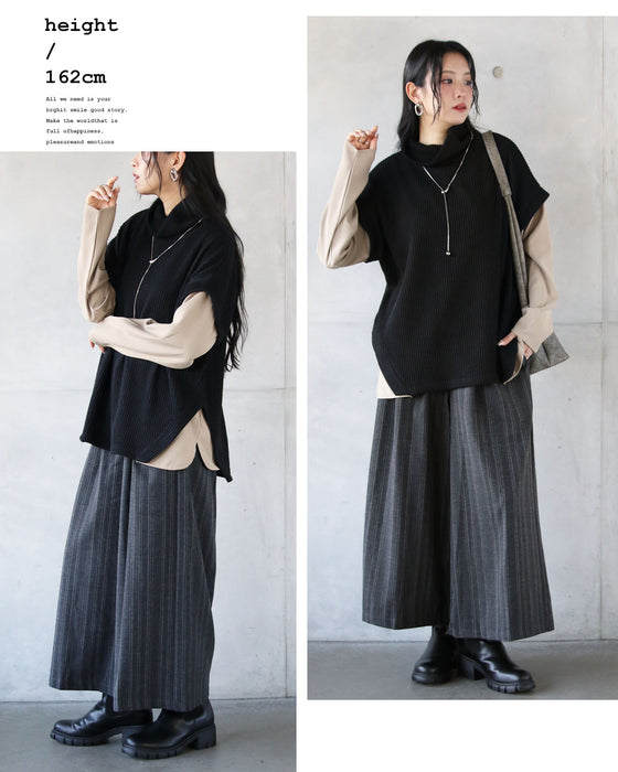 ナチュラルな風合いが魅力の、縦ライン柄タックパンツ。