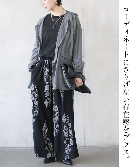 静かに映える、大人の花柄。モードフラワーワイドパンツ