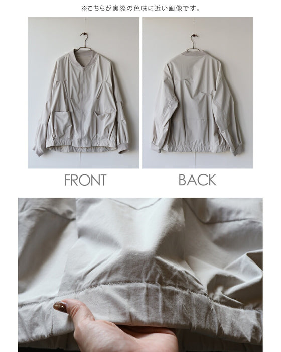 タックで魅せる、洗練ブルゾン