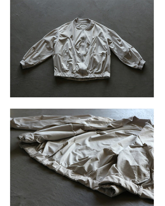 タックで魅せる、洗練ブルゾン