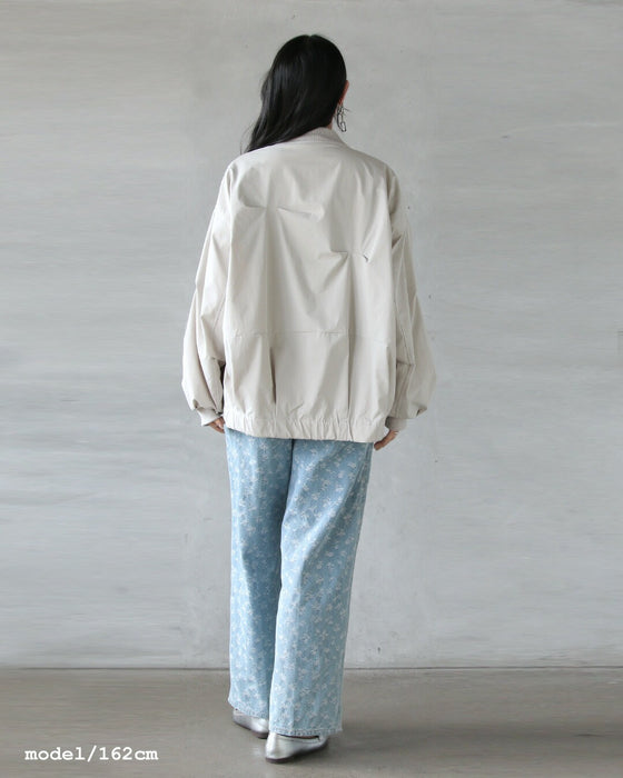 タックで魅せる、洗練ブルゾン