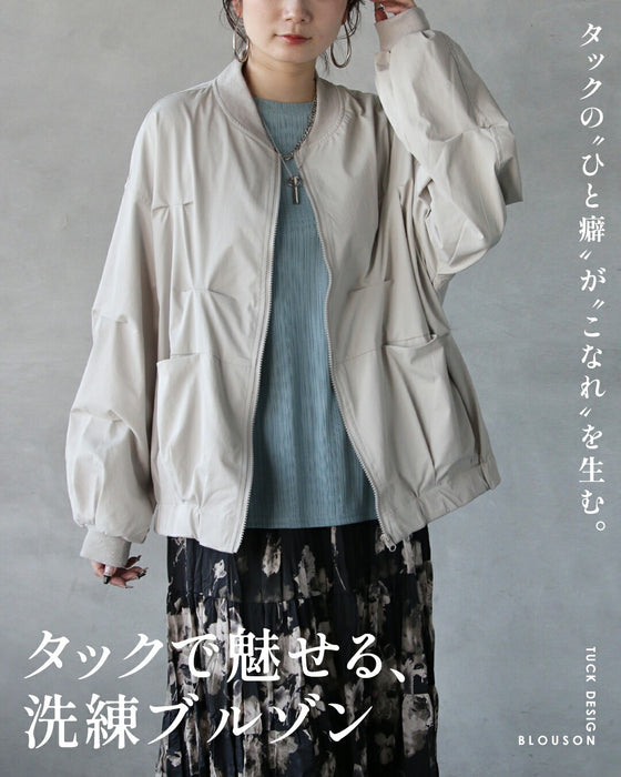 タックで魅せる、洗練ブルゾン