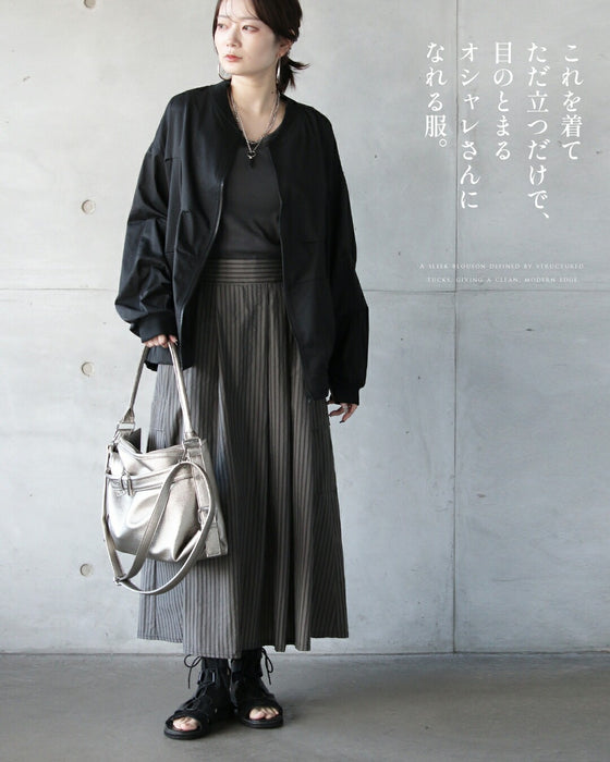 タックで魅せる、洗練ブルゾン