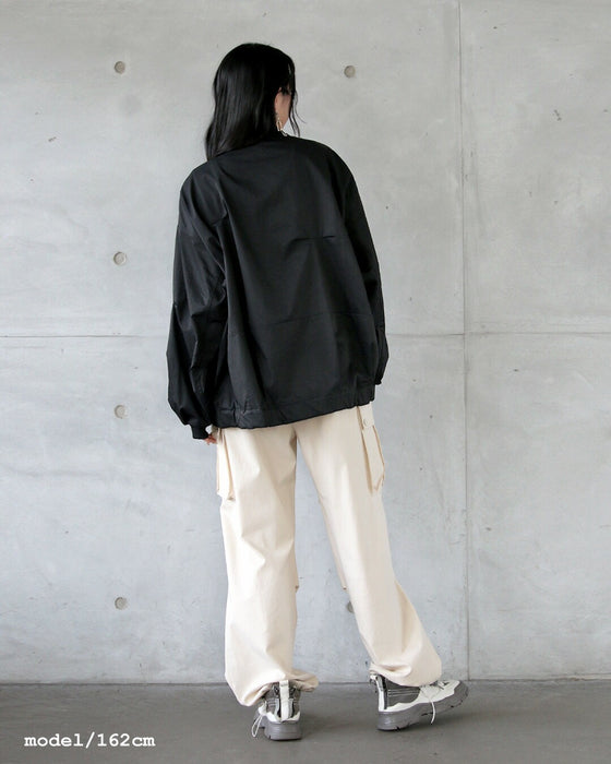 タックで魅せる、洗練ブルゾン