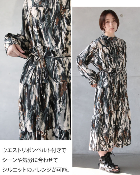 一枚で完成する、アートを纏うモードワンピース