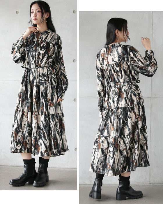 一枚で完成する、アートを纏うモードワンピース