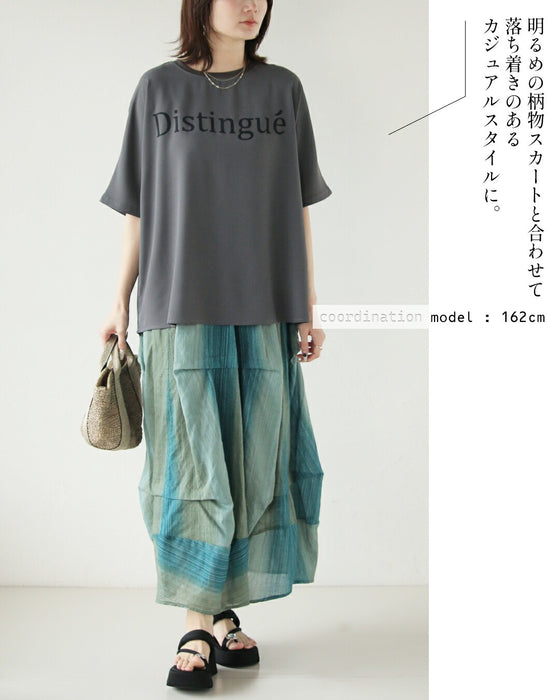 上品見えで仕事にも◎ ブラウス生地のロゴTシャツ