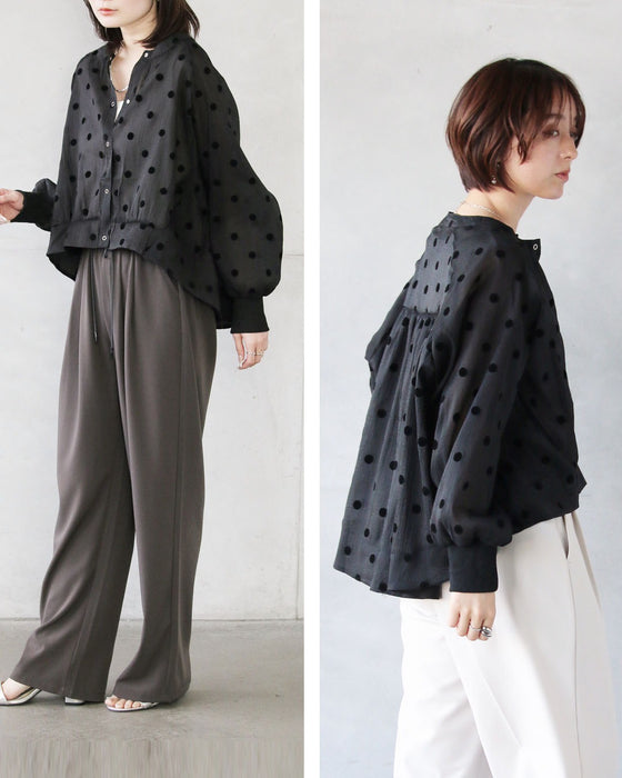 品格漂う、黒のドット。大人可愛いシアーブルゾン
