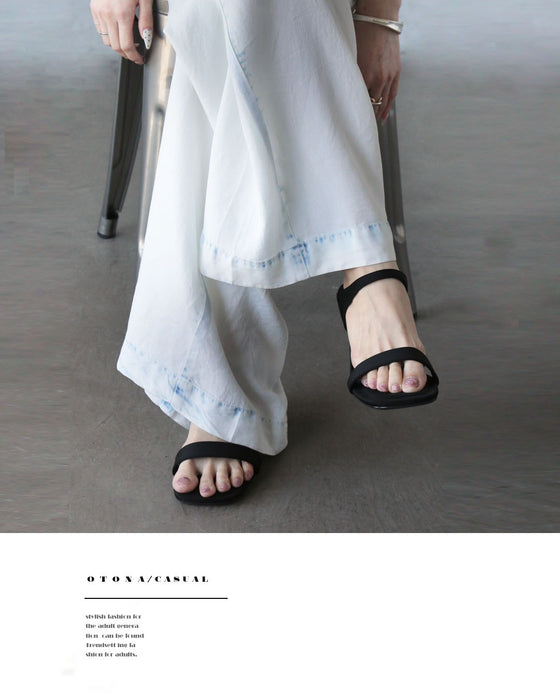 白パンツに、遊び心と「差」を。デニム風ワイドパンツ