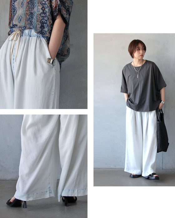 白パンツに、遊び心と「差」を。デニム風ワイドパンツ