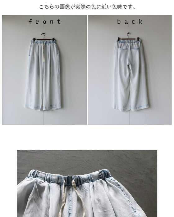 白パンツに、遊び心と「差」を。デニム風ワイドパンツ
