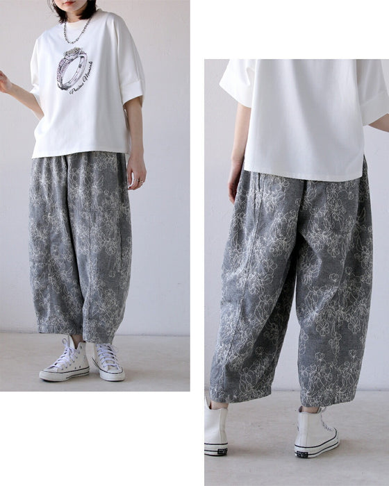 甘すぎない花刺繍。こなれるバルーンシルエットデニム