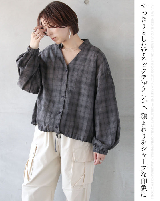 抜け感をまとう、グレーチェックの一枚