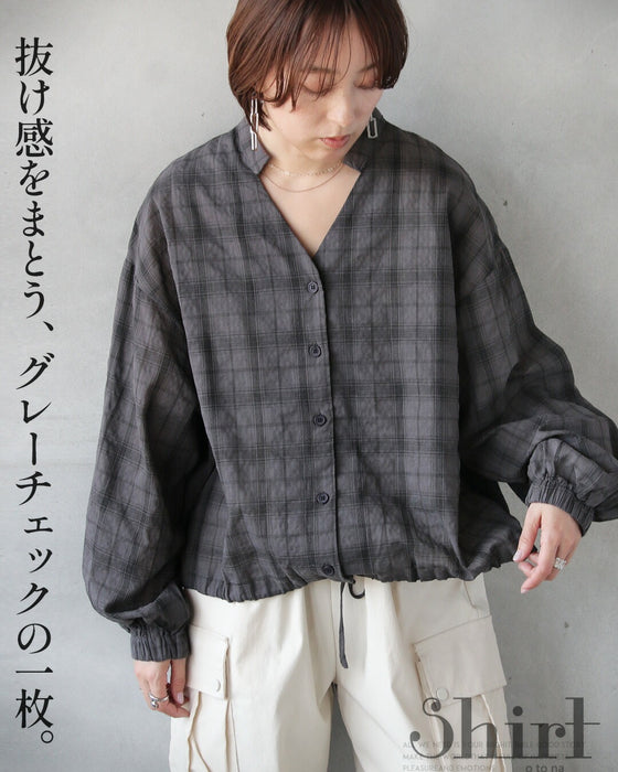 抜け感をまとう、グレーチェックの一枚